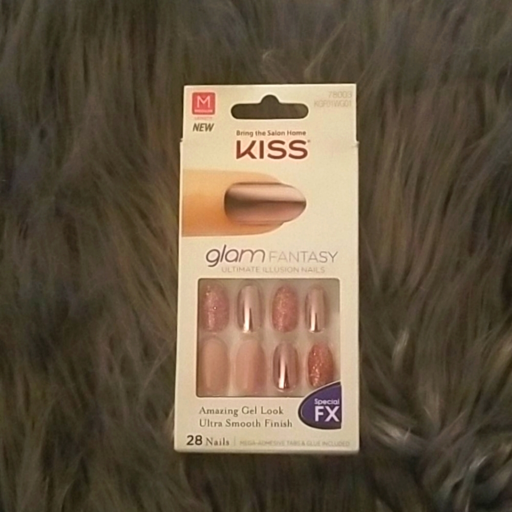 Kiss Glam nails